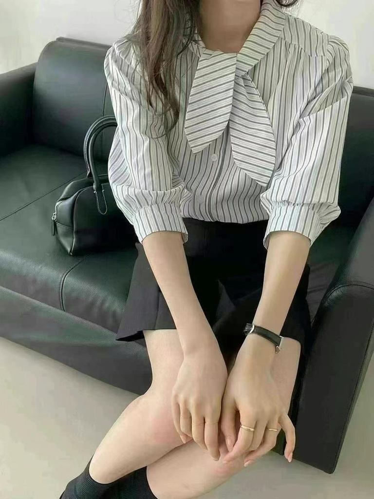 俏皮兔耳領直條七分袖襯衫
