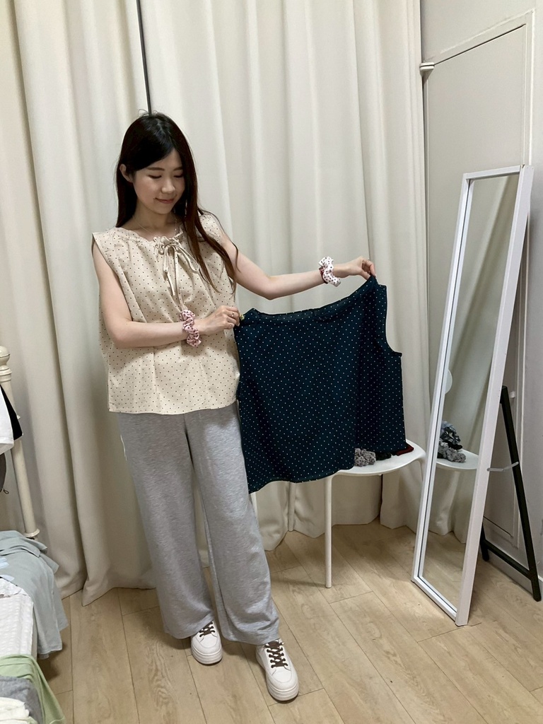 可愛點點寬版棉麻背心