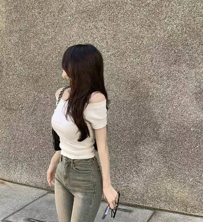 合身寬領簡約T