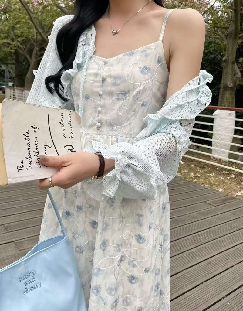 特價款花花壓紋水彩繽紛吊帶長洋裝