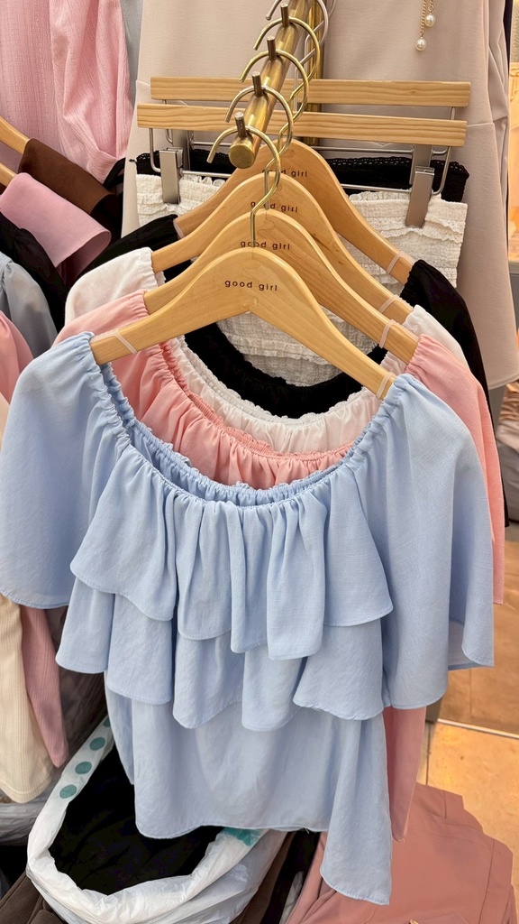 推薦款涼爽可拉一字超舒服浪漫渡假感上衣