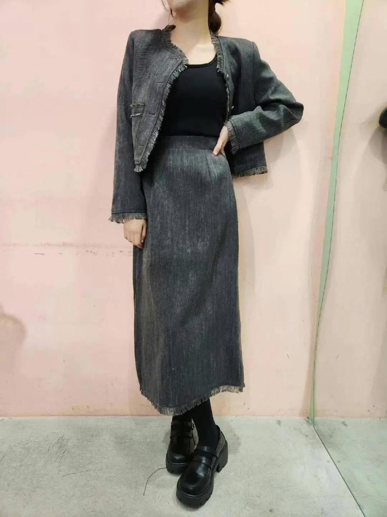 已摺 微墊肩外+後鬆緊開岔裙小香流蘇套裝