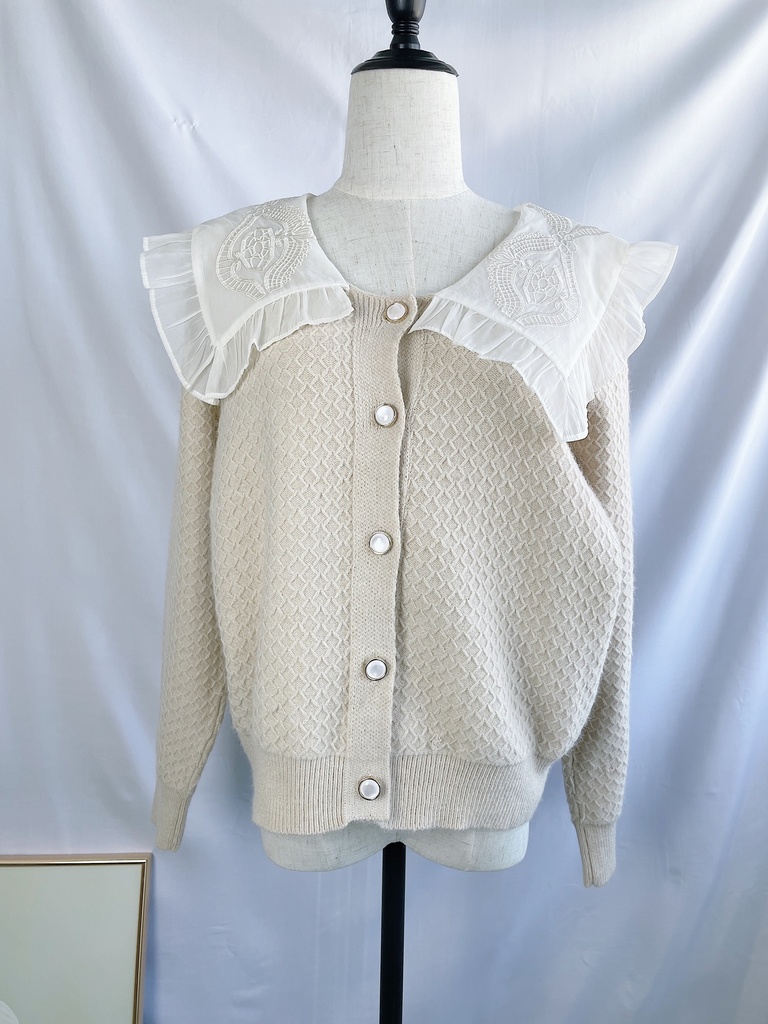 刺繡圖騰娃娃領貓眼金扣菱格紋針織上衣
