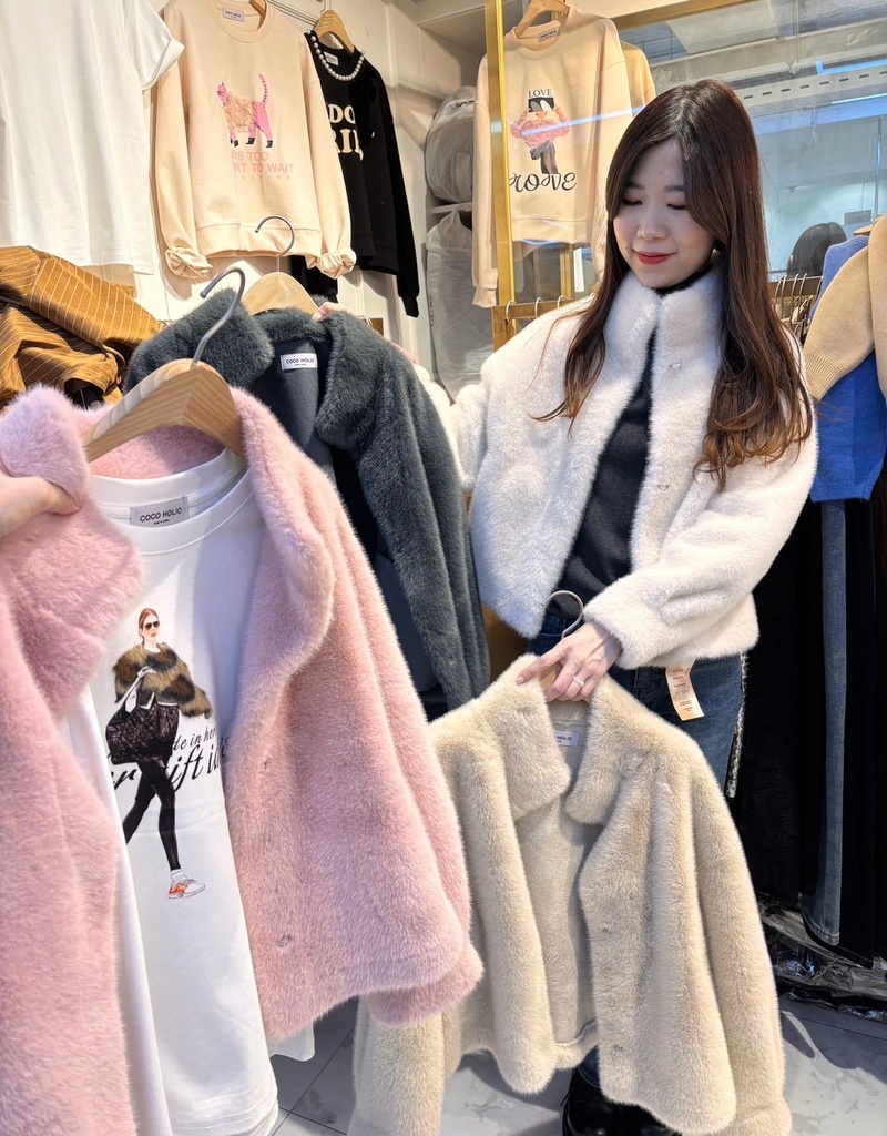 必收毛絨絨勾扣外套