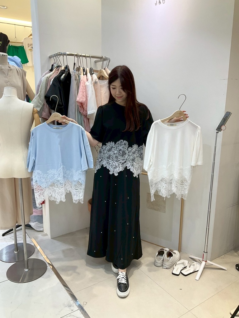下擺拚蕾絲短袖上衣