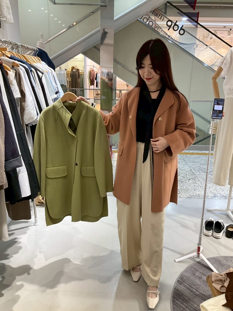 羊毛100%可立領少女的手工大衣