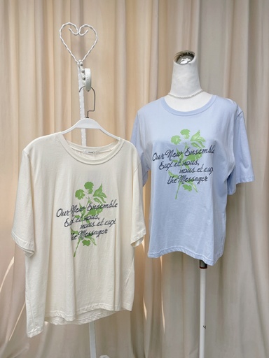 [J2420] 立體刺繡草寫英文植物T